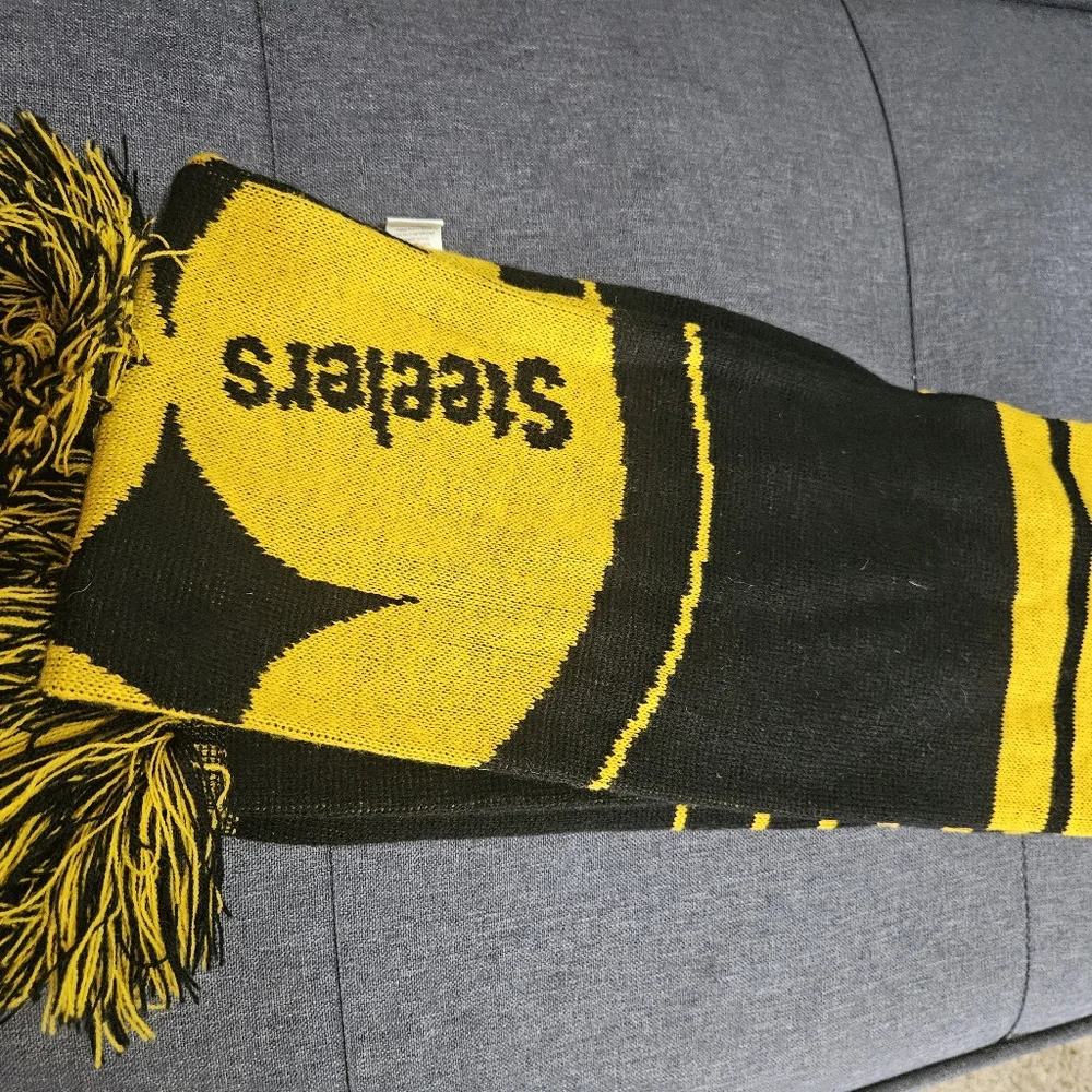 Forever Collectibles Black and Yellow Scarf